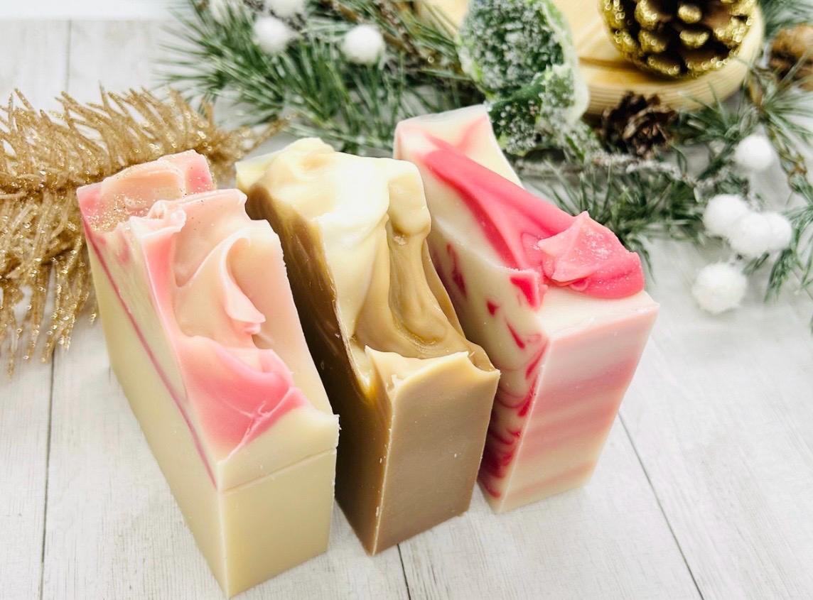 Seasonal Handmade Bar Soap & Bamboo Soap Saver Dish Gift Set – The Perfect Duo for Self-Care